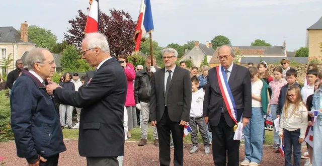 photo  jacques hardouin décoré par michel landelle  &copy;  le maine libre 