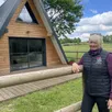 photo  bazouges, le 5 mai 2025. la structure de ce chalet tipi est faite de bois et de métal. 
