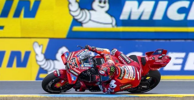 photo  l’italien francesco bagnaia, troisième l’an passé, a chuté lors du premier tour de la course sprint, samedi 10 mai 2025.  &copy;  mathieu pattier / ouest france 