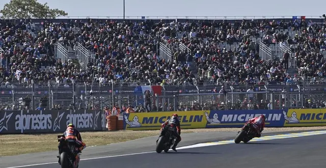 photo  le record d’affluence a passé pour la première fois la barre des 300 000 spectateurs.  &copy;  thomas brégardis, ouest-france 
