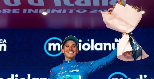 photo lorenzo fortunato est le nouveau porteur du maillot bleu de meilleur grimpeur. © luca bettini / afp