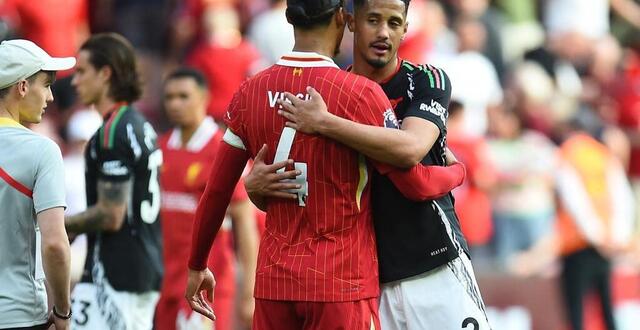 photo l’accolade entre virgil van djik et william saliba à la fin du match. © peter powell, afp