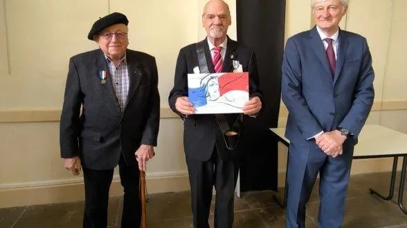 photo  de g. à dr : pierre garaouis, guy crespo et dominique le mèner.  &copy;  le maine libre 