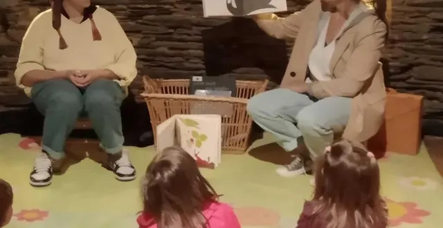 photo  deux bibliothécaires ont présenté des albums d’anne crausaz mercredi 7 mai.  &copy;  co 