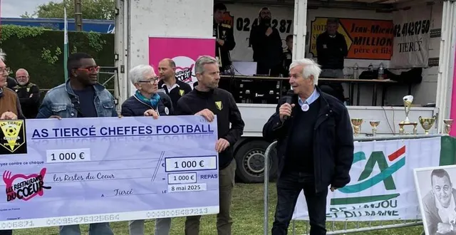 photo  jean-jacques girard, olivier louiset, michelle sallé, coprésidente des restos du cœur de tiercé, richard bossebœuf et alain hass remerciant les organisateurs.  &copy;  ouest-france. 