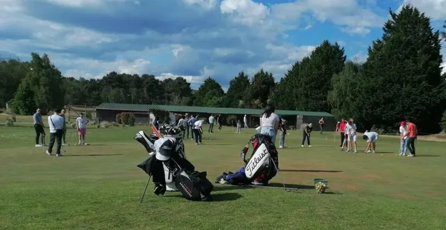 photo  les participants ont pu découvrir les différentes phases du golf sous les instructions de yannick saillour, professionnel de l’association.  &copy;  ouest-france 