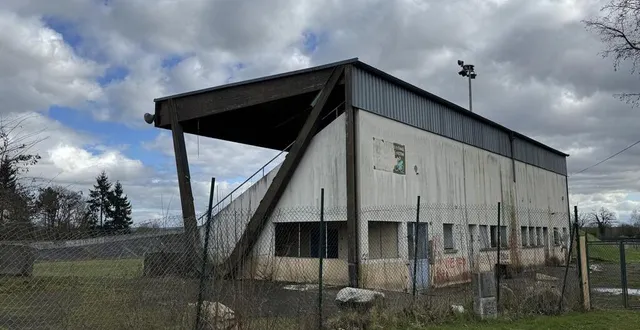 photo  à l’abandon depuis 2019, le vélodrome d’alençon (orne) va être démoli.  &copy;  ouest-france 