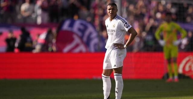 photo la déception de kylian mbappé après la défaite 4-3 du real madrid contre le fc barcelone, dimanche 11 mai 2025. © jose hernandez / anadolu via afp