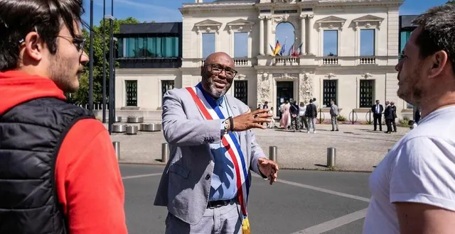 photo  samedi 10 mai, lamine naham est parti à la rencontre de ses habitants, le temps de la cérémonie de la libération.  &copy;  simon torlotin, ouest-france 