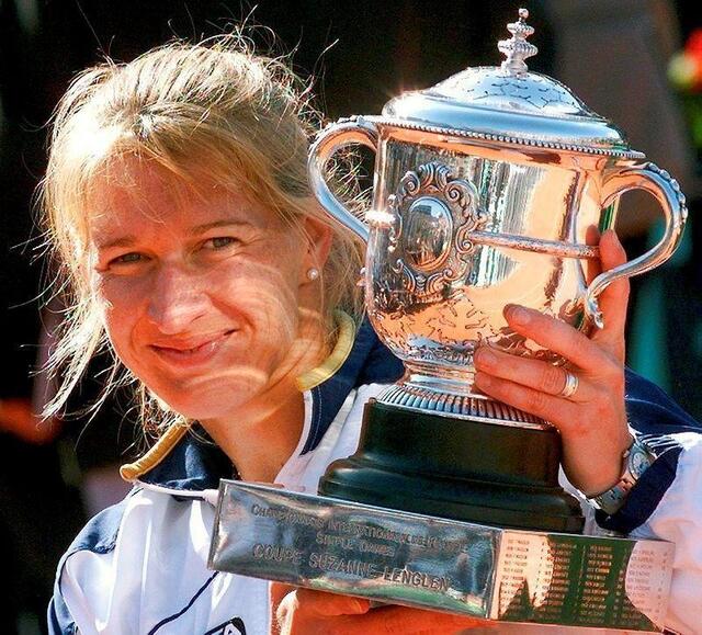 Steffi Graf, en 1999, lors de sa victoire à Roland-Garros. PATRICK KOVARIK / ELECTRONIC IMAGE photo steffi graf, en 1999, lors de sa victoire à roland-garros. © patrick kovarik / electronic image
