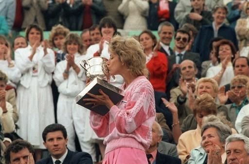 Chris Evert le 7 juin 1986 lors de sa victoire à Roland Garros. AFP photo chris evert le 7 juin 1986 lors de sa victoire à roland garros. © afp