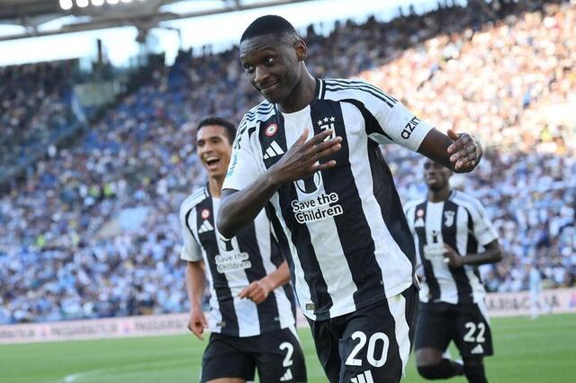 Kolo Muani célèbre son but avec la Juventus Turin dimanche en Serie A. CLAUDIO PASQUAZI / Anadolu via AFP photo kolo muani célèbre son but avec la juventus turin dimanche en serie a. © claudio pasquazi / anadolu via afp