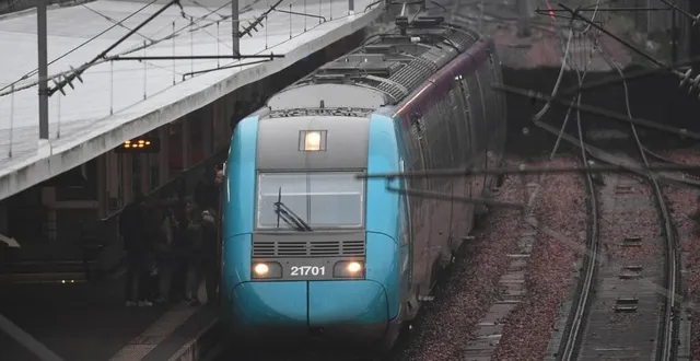 photo  plusieurs trains affichent des retards entre 10 et 20 minutes en gare de sablé-sur-sarthe ce lundi.  &copy;  archives le courrier de l’ouest - laurent combet 