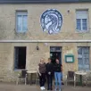 photo  de gauche à droite : chloé l’honorey, sandrine cherel, nouvelles propriétaires du restaurant et zoé, serveuse, ont ouvert la crêperie-restaurant du fer à cheval le 28 avril. 