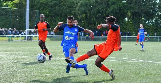 photo  baba cissé et sablé descendent en régional 1.  &copy;  david genouel 