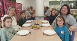 Info insolite  lyna et lywen danilo, accompagnés de maëlys et ines le comte ont déjeuné avec leurs mamans au restaurant scolaire de béganne le vendredi 9 mai 2025. 