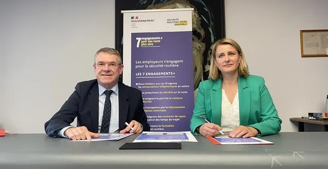 photo  philippe gelin, le président du directoire du groupe ldc, ici en compagnie de florence guillaume, déléguée interministérielle à la sécurité routière, a paraphé « la charte des sept engagements pour une route plus sûre ».  &copy;  ouest-france 