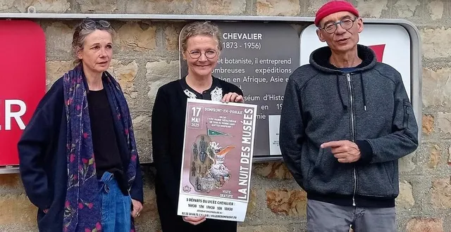 photo  karine lair, janice anderson et dominique dufour, devant le lycée.  &copy;  ouest-france 