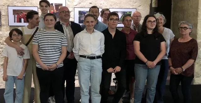 photo  les étudiants, les enseignants, le directeur de l’agrocampus la germinière et christine poupineau, première  adjointe au maire du mans.  &copy;  le maine libre 