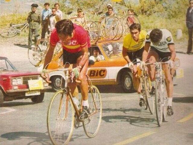 Luis Ocana, Eddy Merckx et Bernard Thévenet à la lutte sur le Tour d’Espagne 1973. AFP photo luis ocana, eddy merckx et bernard thévenet à la lutte sur le tour d’espagne 1973. © afp