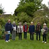 photo  lors d’une première rencontre des organisateurs au jardin de charme d’alain et marie vallet. 