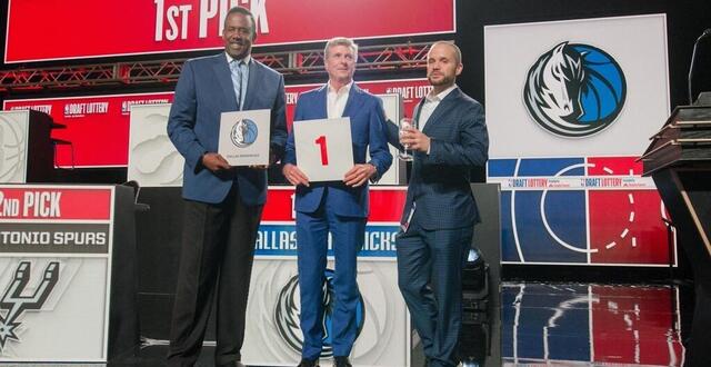 photo les dallas maverick ont hérité du premier choix lors de la loterie de la draft nba. © jacek boczarski / afp