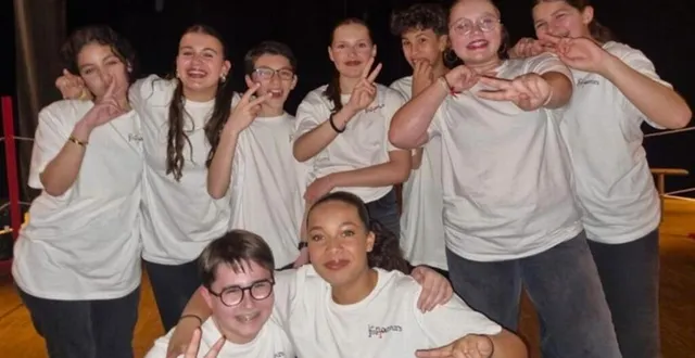 photo  bonne humeur et dynamisme chez les jeunes comédiens du groupe d’ados des improbables, tous fins prêts à fouler les planches.  &copy;  ouest-france 