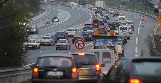 photo  la circulation est très difficile ce mardi au sud du mans.  &copy;  illustration le courrier de l’ouest - laurent combet 