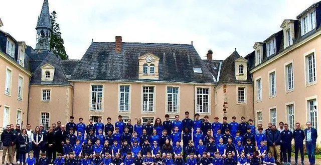 photo  la section football du collège saint-jean-baptiste-de-la-salle de teloché pour l’année 2024-2025.  &copy;  academy 