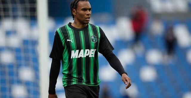 photo armand laurienté, auteur de 18 buts et 5 passes décisives avec sassuolo, remporte le titre de meilleur joueur de serie b 2024-2025. © francesco scaccianoce/ getty images