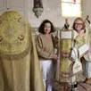 photo  véronique robert et anouchka ancona proposent une exposition exceptionnelle de ces vêtements sacerdotaux dont certains datent du xviiie siècle. 
