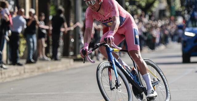 photo mads pedersen (lidl-trek) sera toujours en rose, mercredi 14 mai, pour la 5e étape du giro. © luca bettini / afp