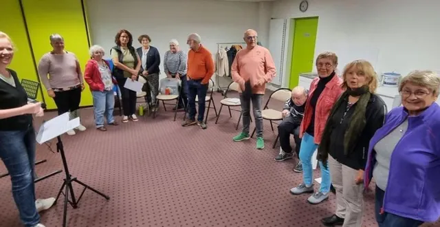 photo  la chorale neuvil-idylle ouvrira la soirée, bientôt suivie par deux groupes folks : début de bal et tel fils, tel père qui inviteront à danser.  &copy;  ouest-france 