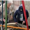 photo  avec l’animation plante ta graine à la cantine, une trentaine d’enfants volontaires ont pu planter des plants de butternut, vendredi, dans la cour de la cantine municipale. elle était proposée par le tiers-lieu les ateliers de demain, en collaboration avec le jardinier sarthois. les récoltes de cet atelier pourront être cuisinées par l’équipe de restauration lors de la semaine du goût. 