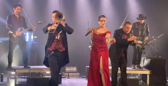 photo  le groupe enchaîne avec dextérité ses chansons aux mélodies contagieuses et l’interprétation vocale de la chanteuse rayonne de sincérité.  &copy;  ouest-france 