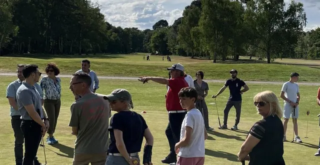 photo  beaucoup de convivialité samedi au golf des 24 heures.  &copy;  le maine libre 