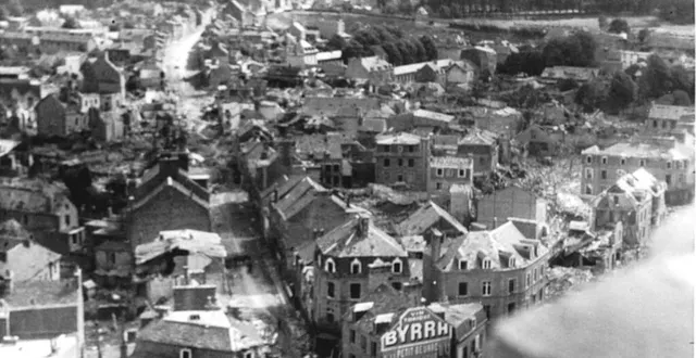 photo  la rue de domfront, à flers, vue depuis l’église saint-germain après les bombardements de juin 1944.  &copy;  archives de flers / fonds guillaume 
