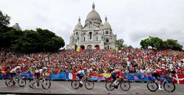 photo comme aux jeux olympiques de paris 2024, le peloton du tour de france passera par la butte montmartre lors de la dernière étape. © alex broadway / afp