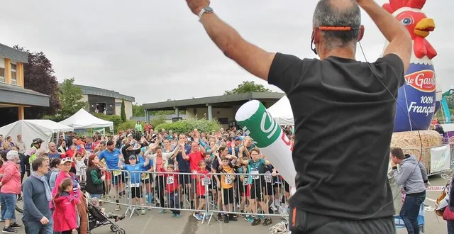 photo  comme en 2024, le coach sportif sabolien sébastien millière animera de nouveau l’échauffement avant chaque course pour la quatrième édition de l’apel des foulées à sablé-sur-sarthe.  &copy;  archives ouest-france 