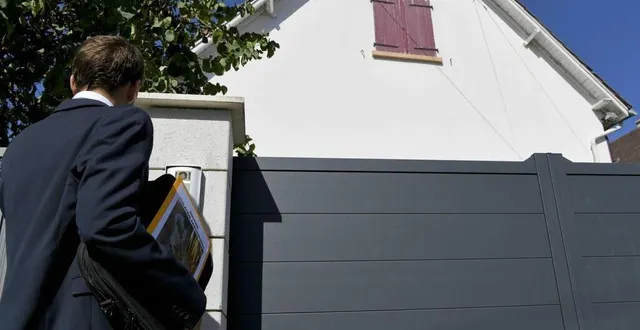 photo  des individus proposent un échange de bac à déchets contre paiement.  &copy;  illustration le maine libre 