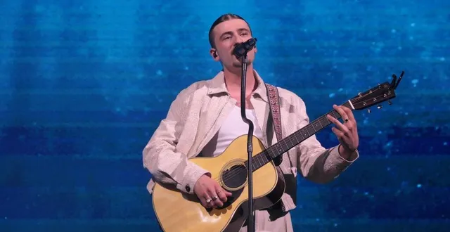 photo  le mans, mai 2025. une belle communion unissait pierre garnier et son public mardi à antarès.  &copy;  le maine libre 