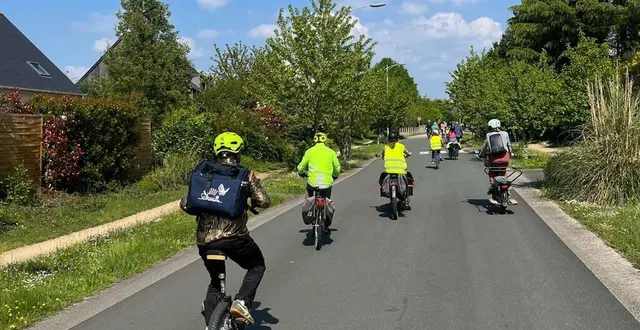 photo  le vélobus de bouchemaine est « un mode de déplacement actif, collectif et sécurisé », qui permet aux enfants de se rendre à l’école à vélo, encadrés par des adultes volontaires ».  &copy;  dr 