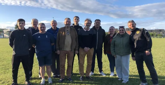 photo  une partie des bénévoles du club aux manettes d’une nouvelle édition du bric-à-brac à rouillon.  &copy;  le maine libre 