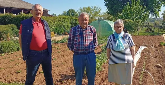 photo  jacqueline et bernard jarossay, aux côtés de michel chereau (à gauche).  &copy;  ouest-france 