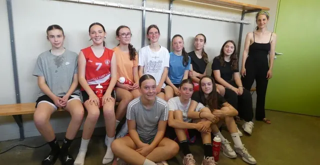 photo  les jeunes joueuses de l’asca basket de la chapelle-saint-aubin et de rouillon dans l’atelier de sensibilisation au cycle menstruel.  &copy;  ouest-france… 