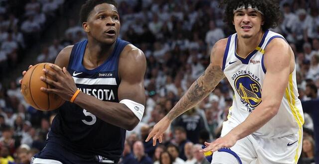 photo les wolves d’anthony edwards (à gauche) ont éliminé les warriors de gui santos (à droite) des playoffs à l’issue du match 5 disputé dans la nuit de mercredi à jeudi en nba. © ellen schmidt / getty images via afp