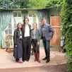 photo  lauriane brémard (seconde à droite) avec ses complices de génius horti : aude mazoin, natasa urosevic et lionel roussel, à l’entrée de leur jardin flora et zéphyr au domaine de chaumont-sur-loire. 