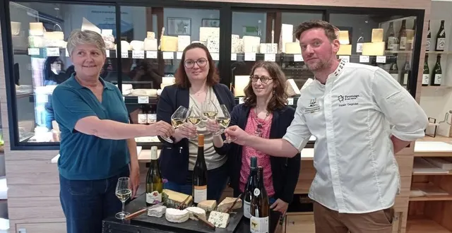 photo  sandrine pairel, œnologue du groupement de développement viticole de la sarthe, laure-anne du domaine de bélivière, amandine fresneau du domaine de cézin, avec fabien degoulet de fromage et ses amis.  &copy;  ouest-france 