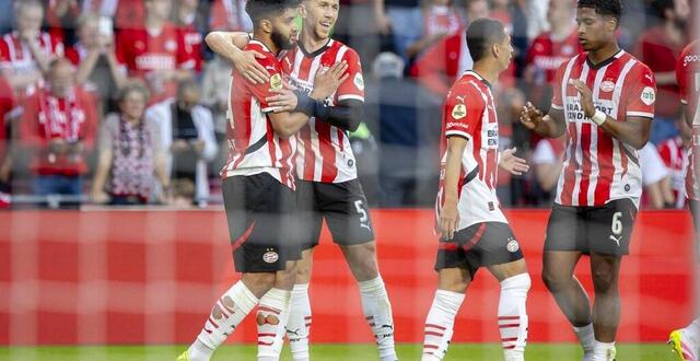 photo les supporters du psv eindhoven ont exulté en tribune sur l’égalisation de groningue contre l’ajax amsterdam, en marge de la victoire de leur équipe contre héraclès (4-1), ce mercredi en eredivisie. © thomas bakker / nurphoto via afp