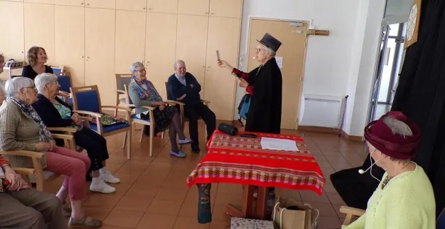 photo  l’histoire du facteur cheval est la première contée à la résidence rené-hulot.   &copy;  le maine libre 